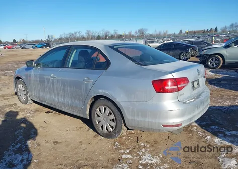 2015 Volkswagen Jetta 2.0L S z USA, uszkodzony, nr VIN 3VW2K7AJ1FM425457